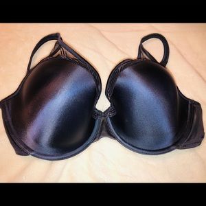 Wacoal molded, underwire bra (36DDD)